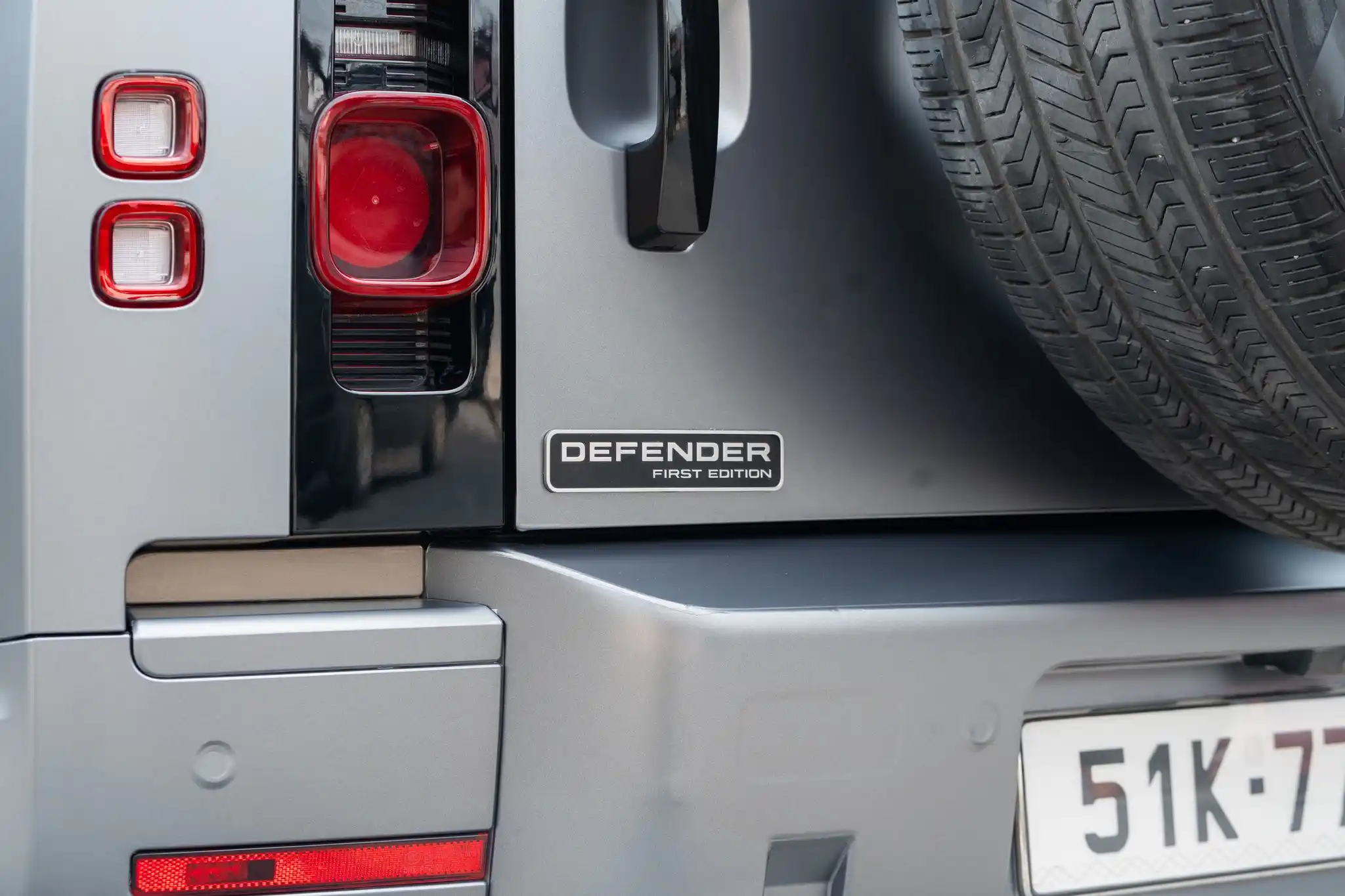 Land Rover Defender &Quot;Lột Xác&Quot; Với Wrap Đổi Màu Xám Mờ: Kịp Tết, Kịp Chất Tại Auto365 Bình Dương - Auto365 Bình Dương Land Rover Defender wrap doi mau xam mo 1