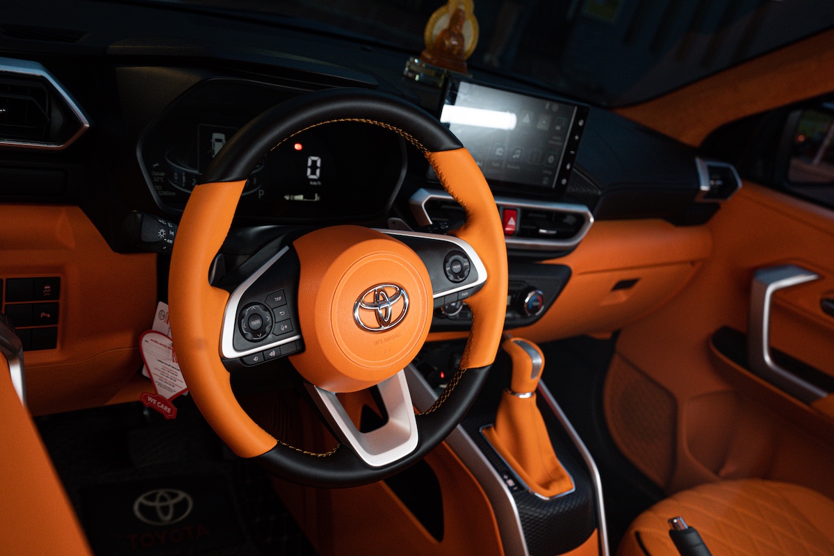 bọc da taplo ô tô