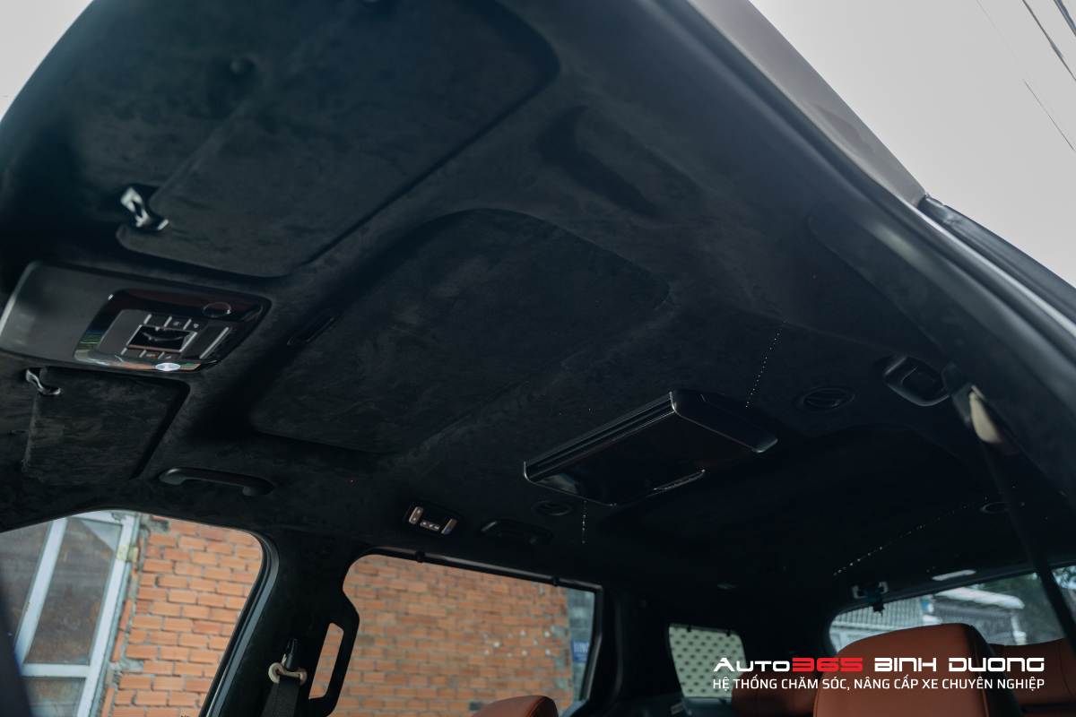 Bọc Trần Da Lộn Kia Carnival Kết Hợp Trần Sao Rơi Độc Đáo - Auto365 Bình Dương Thi công trần sao rơi cho KIA Carnival tạo điểm nhấn mới lạ