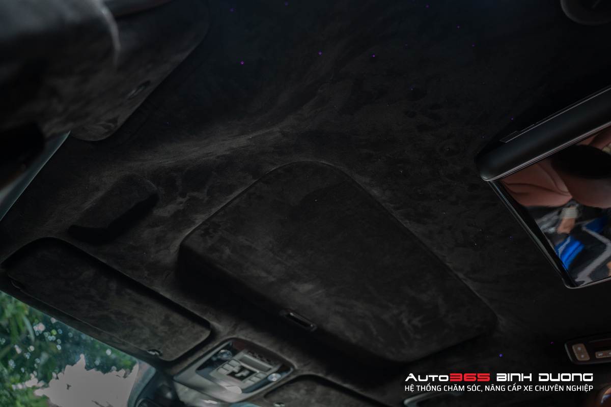 Bọc Trần Da Lộn Kia Carnival Kết Hợp Trần Sao Rơi Độc Đáo - Auto365 Bình Dương Bọc trần da lộn cho KIA Carnival mang lại nhiều lợi ích cho chủ xe