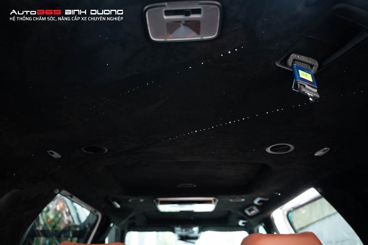 Bọc Trần Da Lộn Kia Carnival Kết Hợp Trần Sao Rơi Độc Đáo - Auto365 Bình Dương Xu hướng nội thất Carnival 2025 "gọi tên" bọc trần da lộn kết hợp trần sao rơi