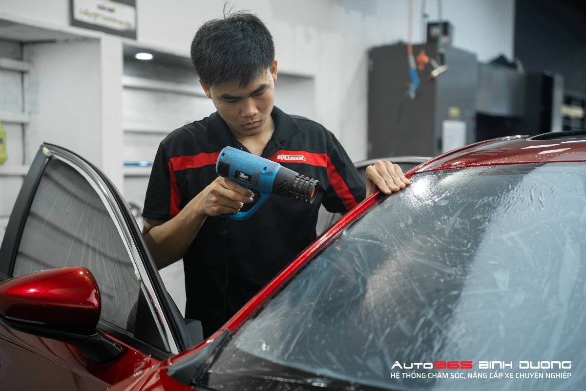 Dán Phim Cách Nhiệt Mazda 3 Chống Nóng Thương Hiệu 3M - Auto365 Bình Dương Dán phim cách nhiệt Mazda 3 được thực hiện bởi những kỹ thuật viên lành nghề