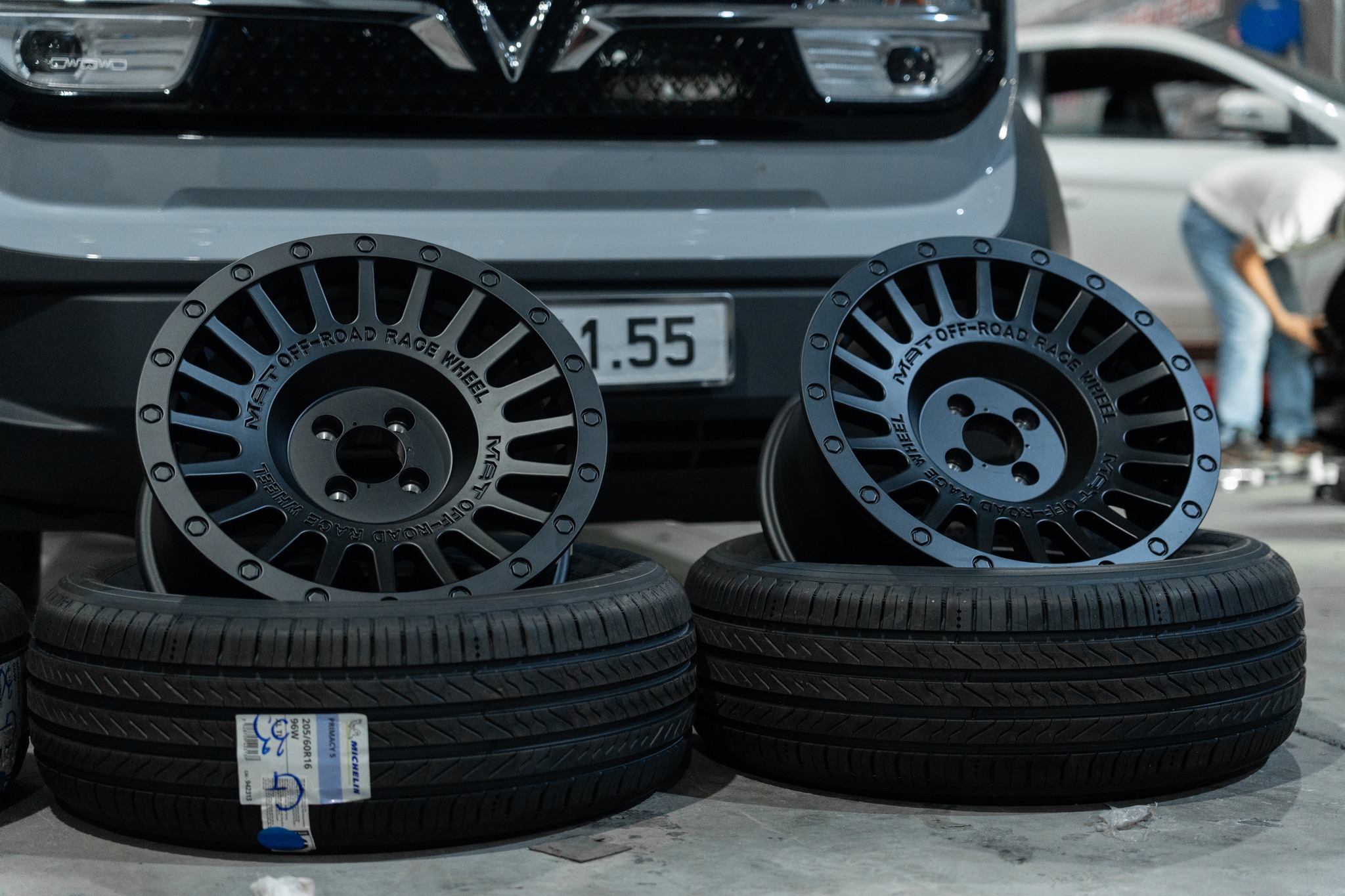 Mẫu Mâm Vf3 Hot Nhất 2026 – Dành Riêng Cho &Quot;Dân Chơi Xe Độ&Quot; - Auto365 Bình Dương "VF3 khoác lên bộ mâm MAT Offroad Race Wheel" đầy mạnh mẽ