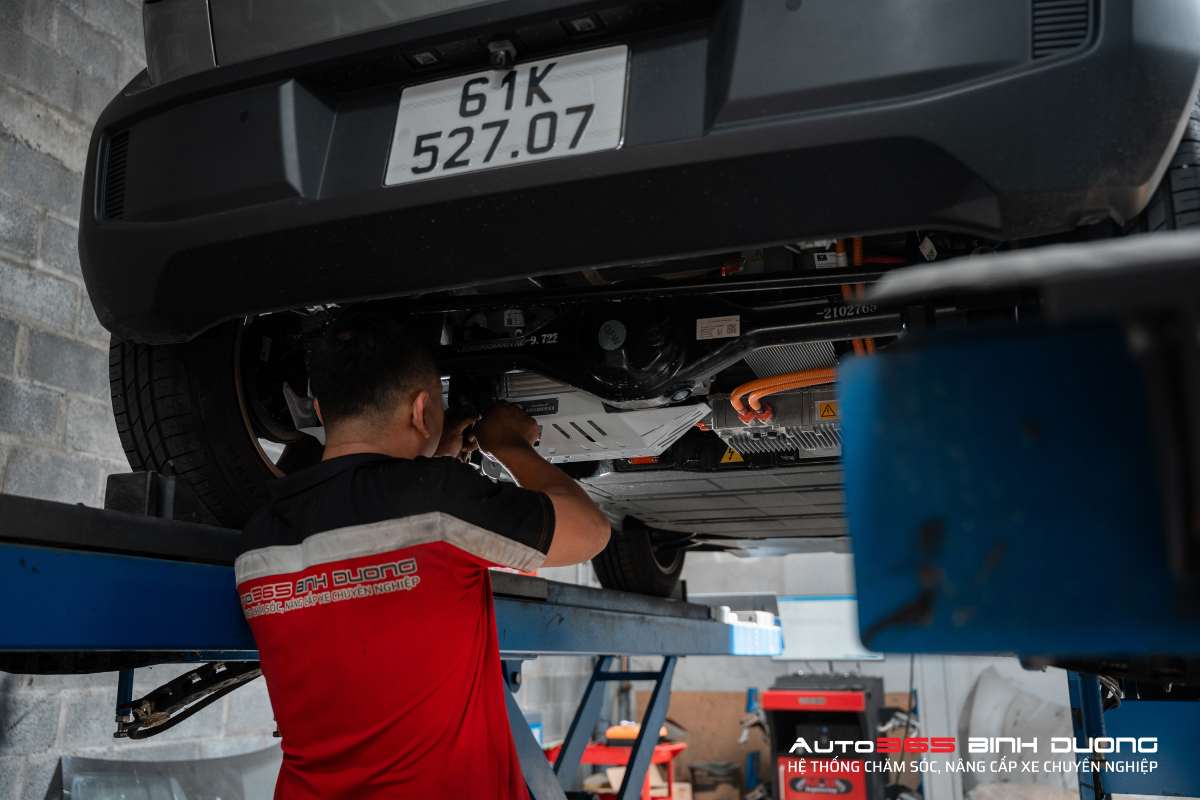 Thi Công Lắp Giáp Bảo Vệ Motor Điện Vf3 - Auto365 Bình Dương Lắp đặt giáp bảo vệ motor điện VF3 mang lại nhiều lợi ích cho chủ xe