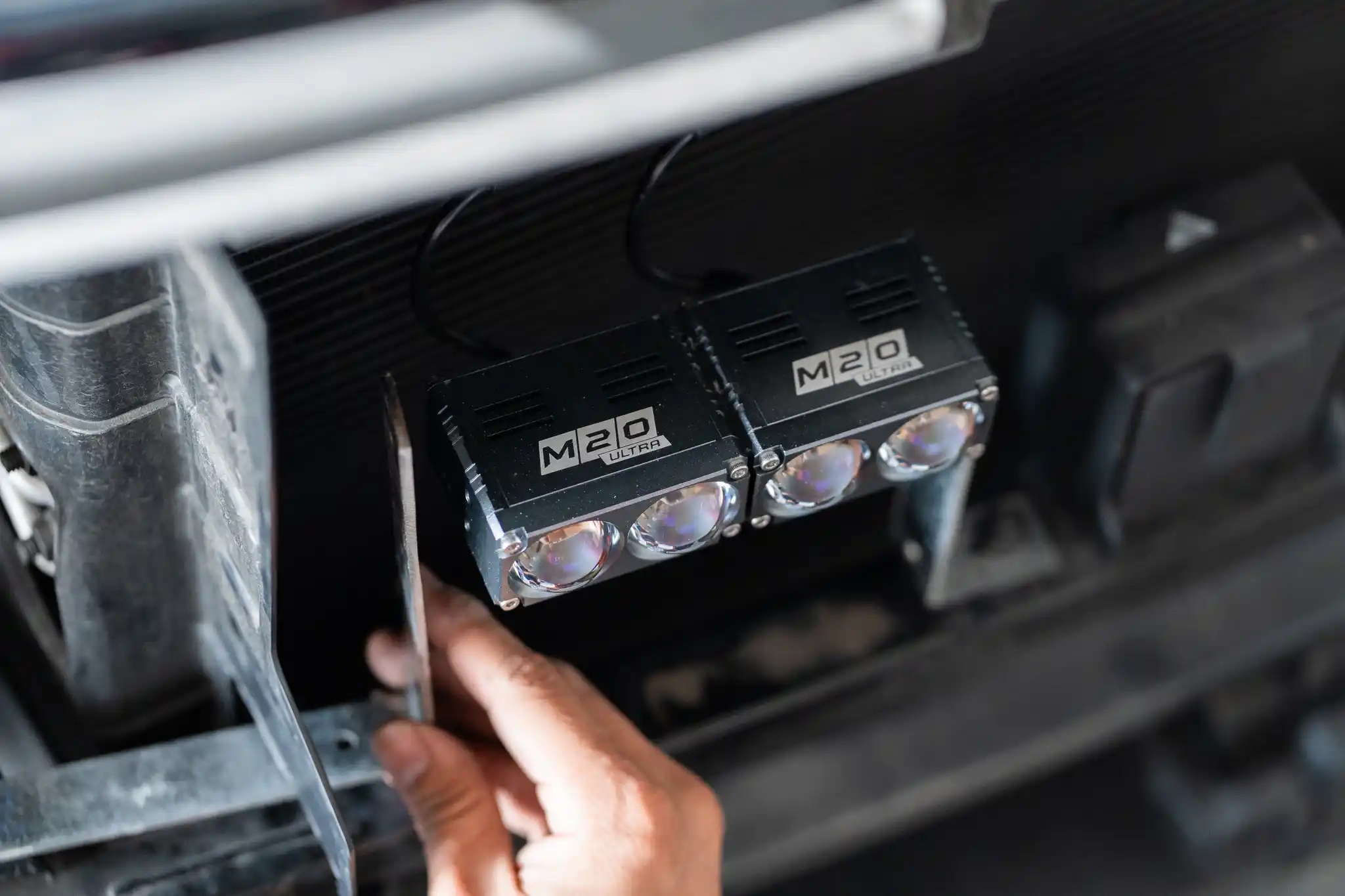 Đèn Trợ Sáng M20 Ultra: &Quot;Mắt Thần&Quot; Nhỏ Gọn, Nâng Tầm An Toàn Cho Mọi Hành Trình - Auto365 Bình Dương kia carnival nang cap den tro sang m2 ultra 3