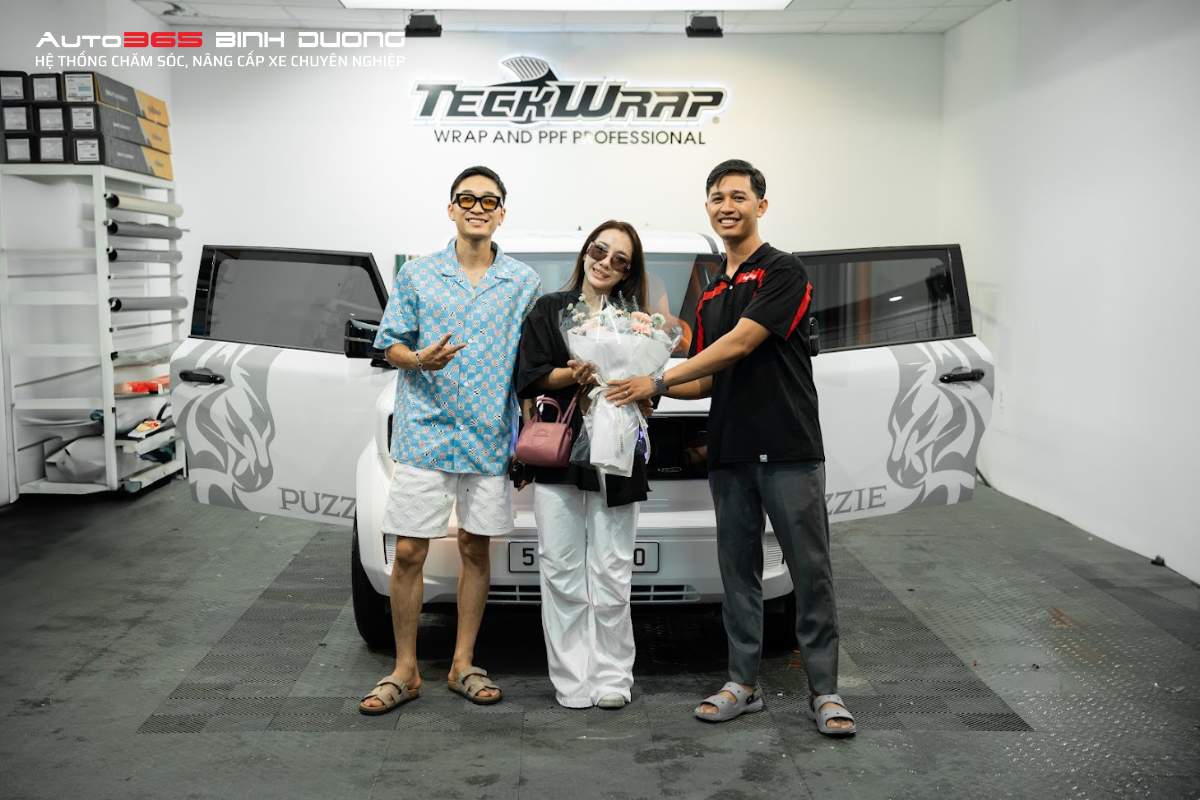 99+ Mẫu Tem VinFast VF3 Độc Đáo Hot 2025 - AUTO365 BÌNH DƯƠNG Bàn giao và tặng hoa cho khách hàng thi công mẫu tem VinFast VF3 cá tính