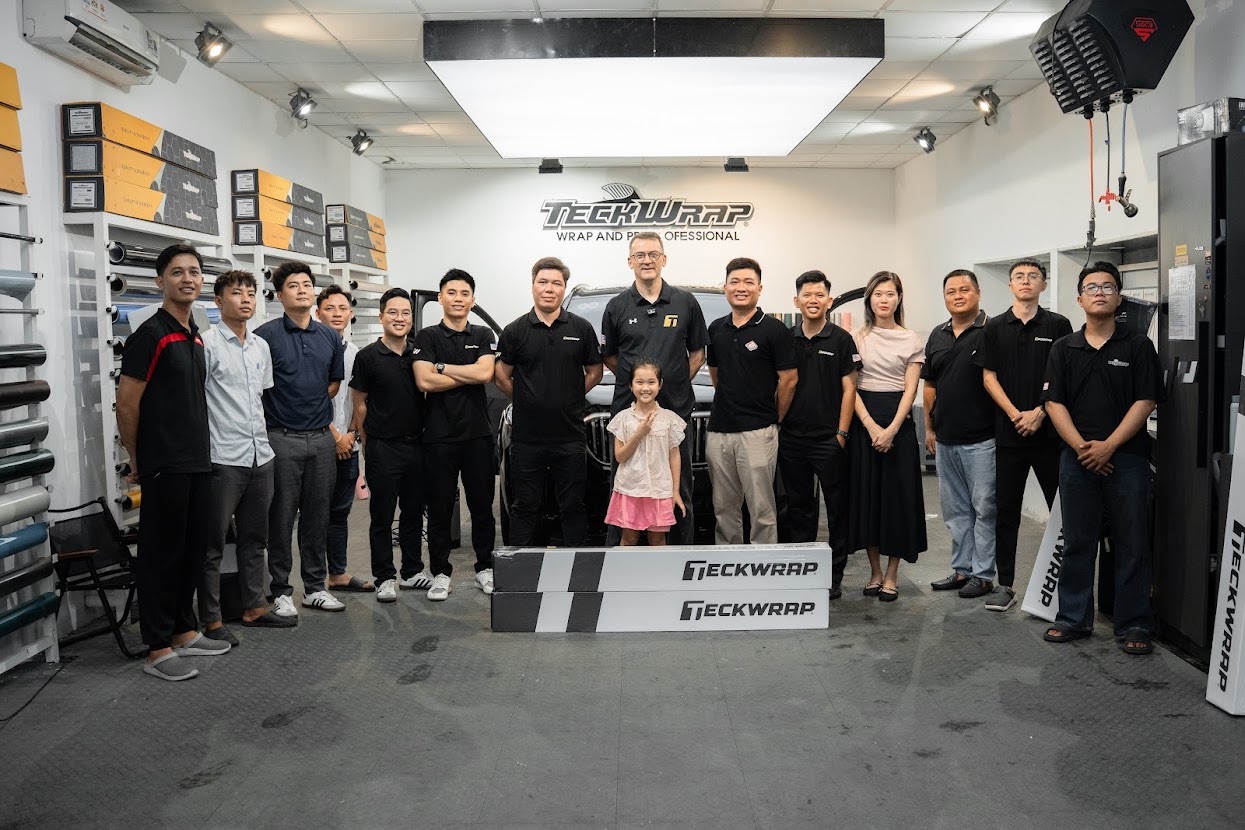 Dấu Mốc Đặc Biệt: Ngài Joseph – Đồng Sáng Lập Teckwrap Toàn Cầu Ghé Thăm Auto365 Bình Dương - Auto365 Bình Dương ngai joseph ghe tham auto365 binh duong 4