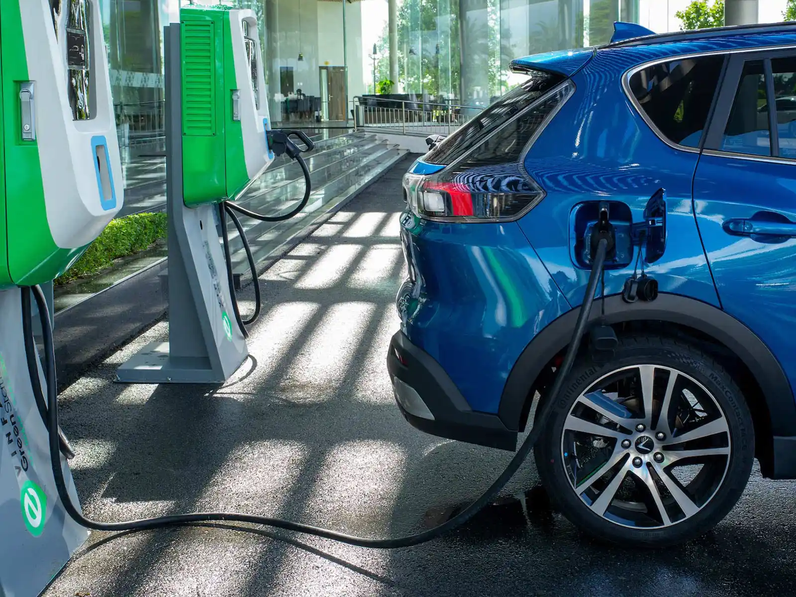 Tránh Ngay Những Điều Sau Đây Nếu Muốn Kéo Dài Tuổi Thọ Pin Của Ô Tô Điện - Auto365 Bình Dương những sai lầm gây giảm tuổi thọ pin oto điện