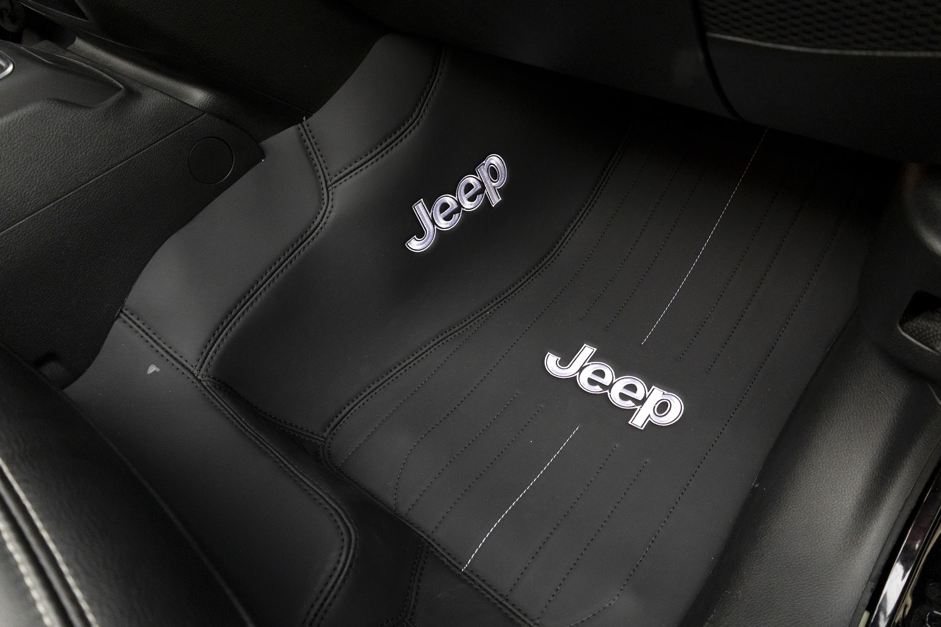 sàn fiber thêu họa tiết