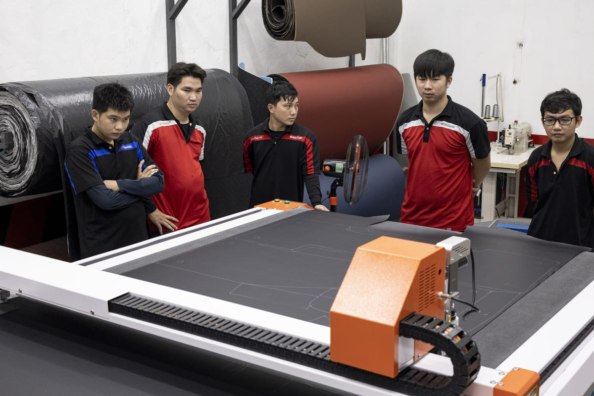 Khi Công Nghệ Chạm Tới Nghệ Thuật – May Da Cnc Tại Auto365 Bình Dương - Auto365 Bình Dương set up may da cong nghiep auto365 binh duong 13