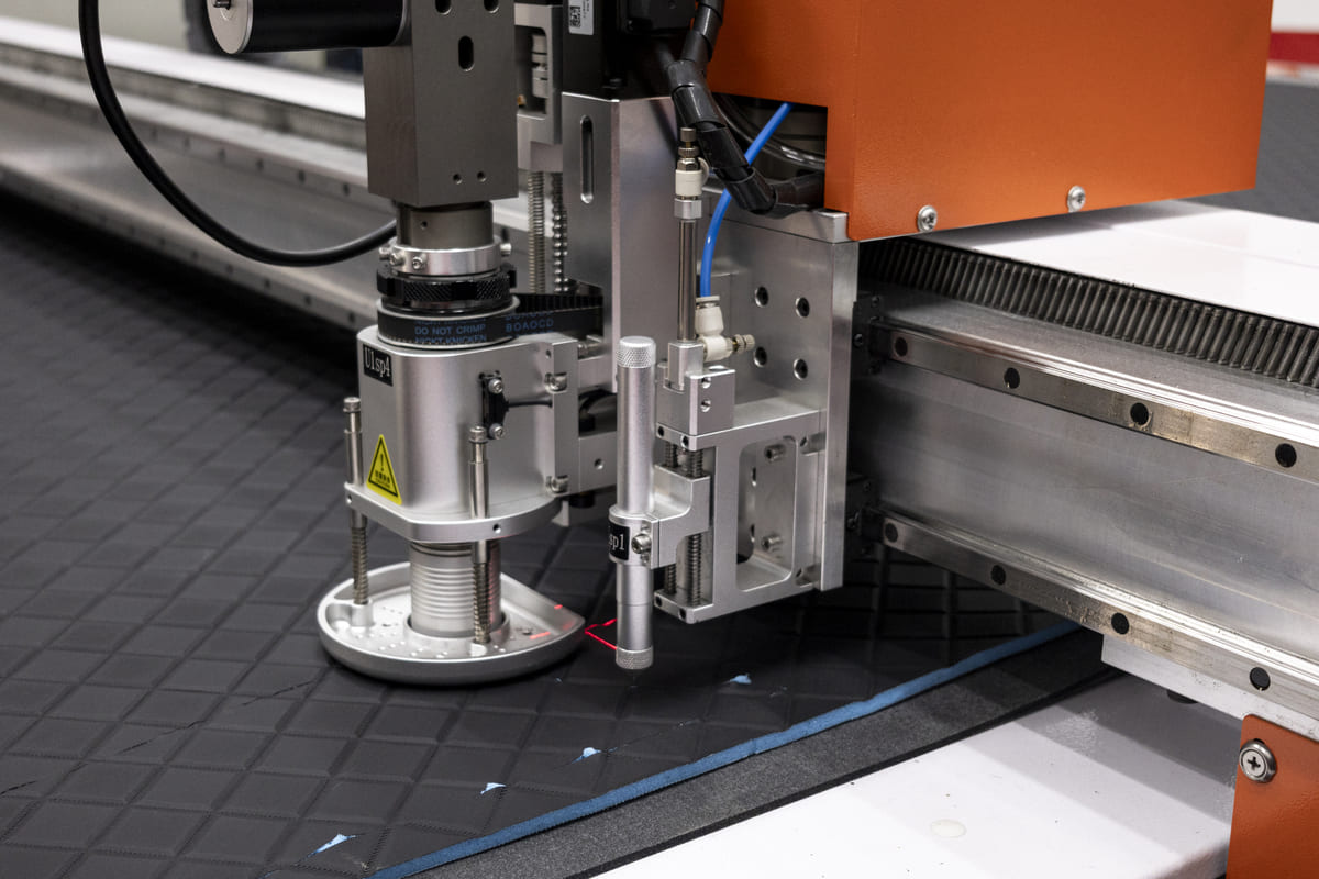 Khi Công Nghệ Chạm Tới Nghệ Thuật – May Da Cnc Tại Auto365 Bình Dương - Auto365 Bình Dương set up may da cong nghiep auto365 binh duong 5