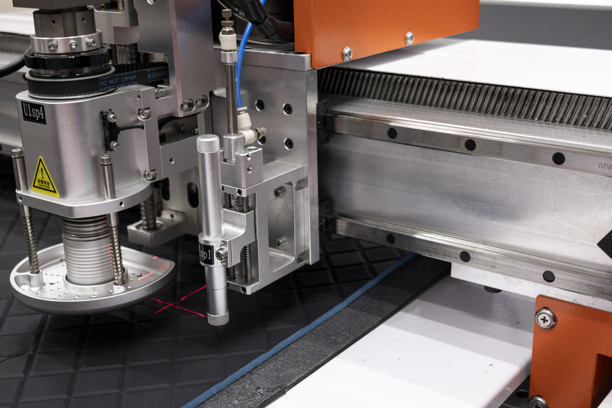 Khi Công Nghệ Chạm Tới Nghệ Thuật – May Da Cnc Tại Auto365 Bình Dương - Auto365 Bình Dương set up may da cong nghiep auto365 binh duong 6