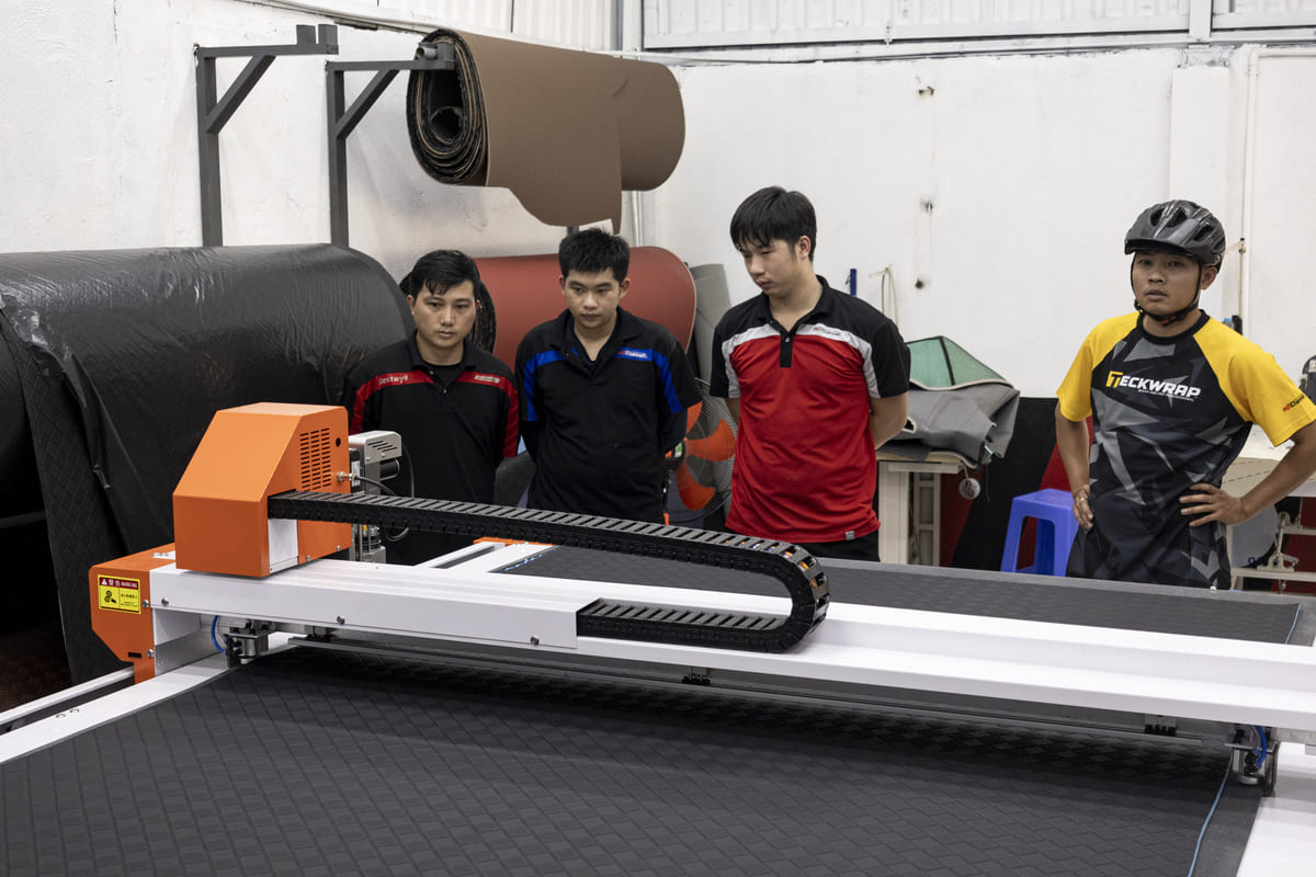 Khi Công Nghệ Chạm Tới Nghệ Thuật – May Da Cnc Tại Auto365 Bình Dương - Auto365 Bình Dương set up may da cong nghiep auto365 binh duong 7