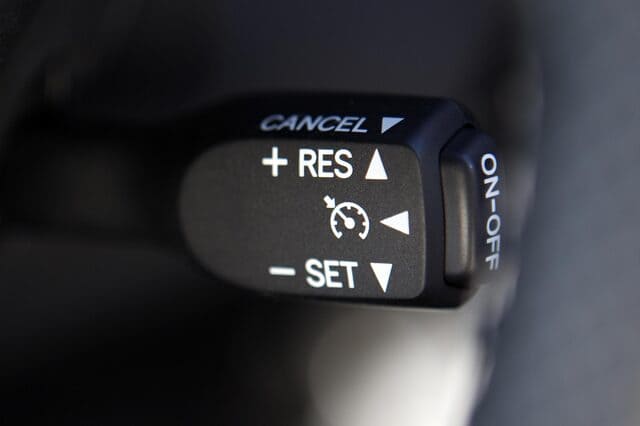 Nguyên lý hoạt động của hệ thống Cruise Control là gì?